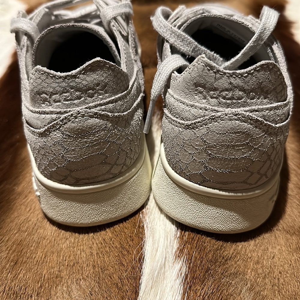 Reebok - Picture 7 of 8